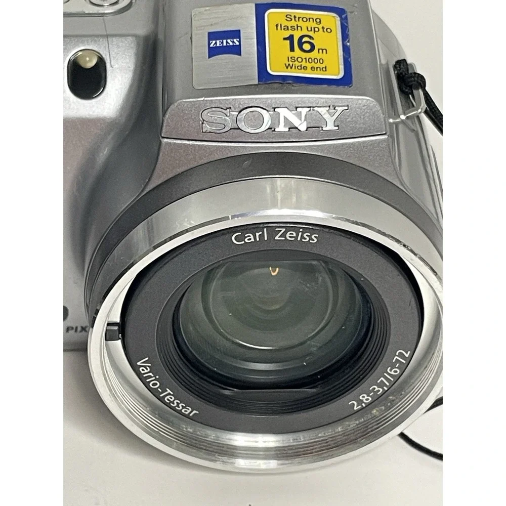 Sony Cyber-Shot DSC-H2 6 MP Digital Camera W/ Charger Case Silver Tested Read.